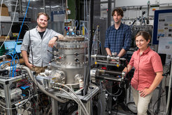 Matter-antimatter trap: A superconducting metal ring that can capture positrons and electrons floats inside the vacuum chamber in the photo. Working group leader Dr Eve Stenson, Alexander Card (left) and Dr Adam Deller (centre) built the unique device at IPP in Garching together with other team members.